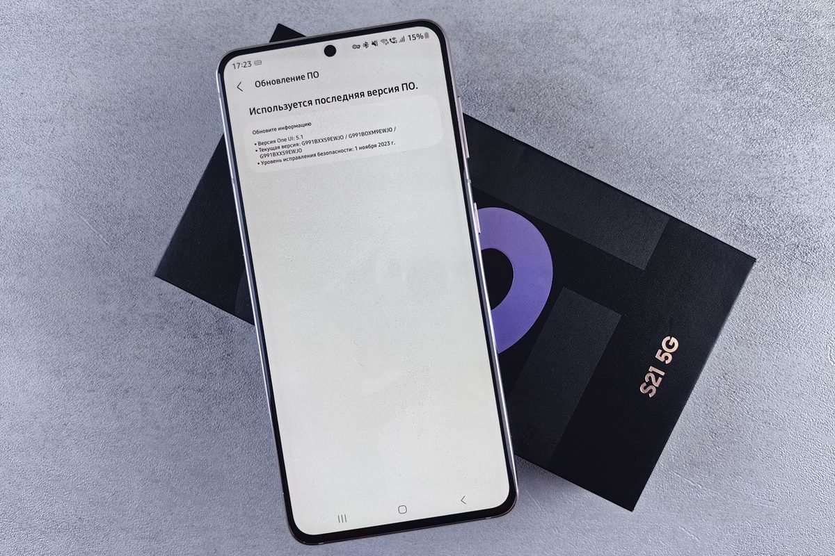 Smartphone showing a software update screen resting on a box
