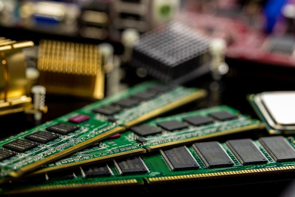 Computer memory modules and processors on a motherboard