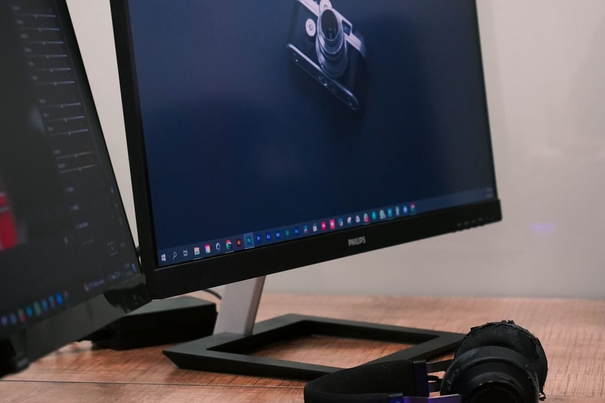 Desk with two monitors, an RGB keyboard and headphones